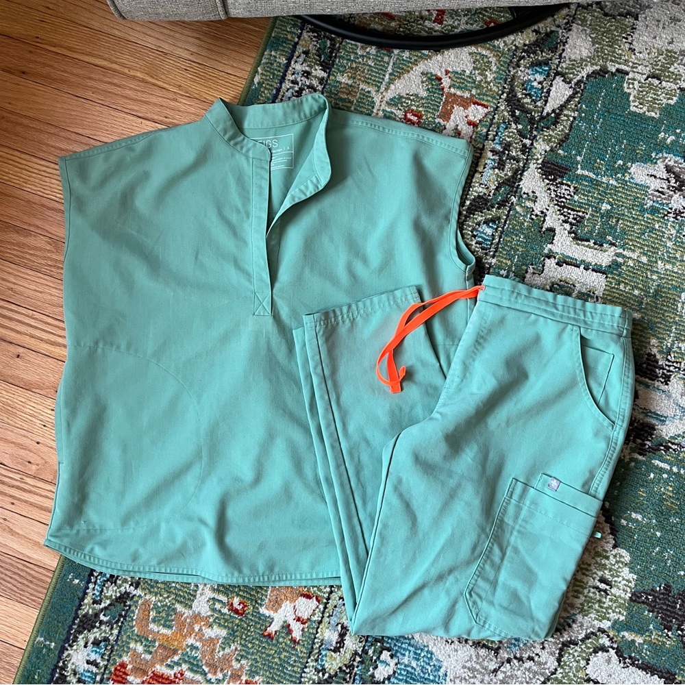 Figs Petite Scrub Set JADE Rafaela Top Yola Pants